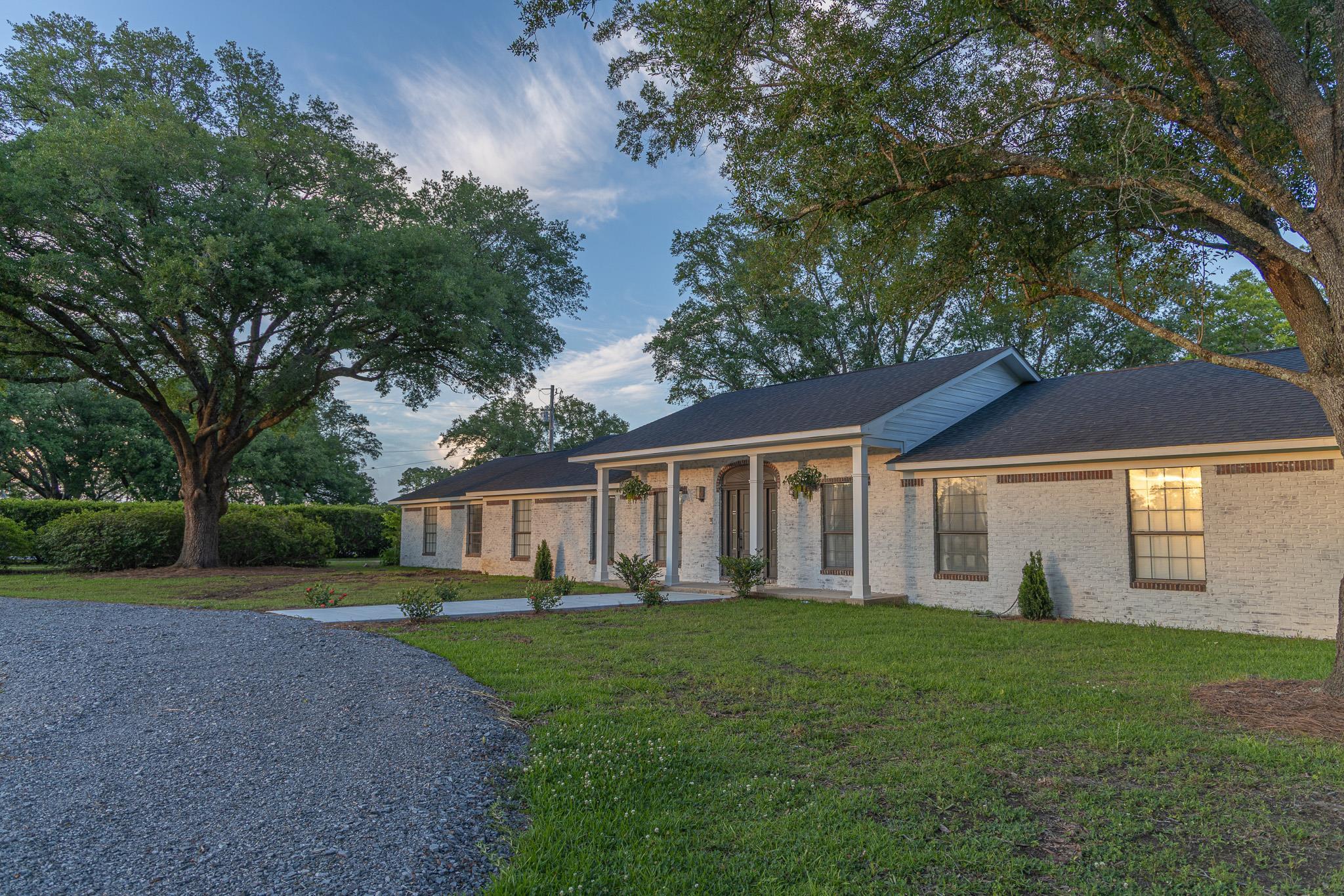 19690 Lawrence Road Fairhope, AL 36532 - Photo 2 of 73 Front Of Structure