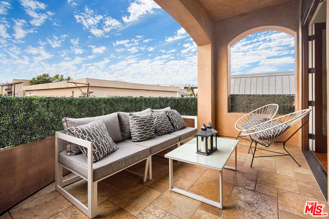 420 South Hamel Road, Unit PH1 Los Angeles, CA 90048 - Photo 15 of 30