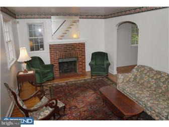 8428 Ridge Avenue Philadelphia, PA 19128 - Photo 3 of 12 Living Room