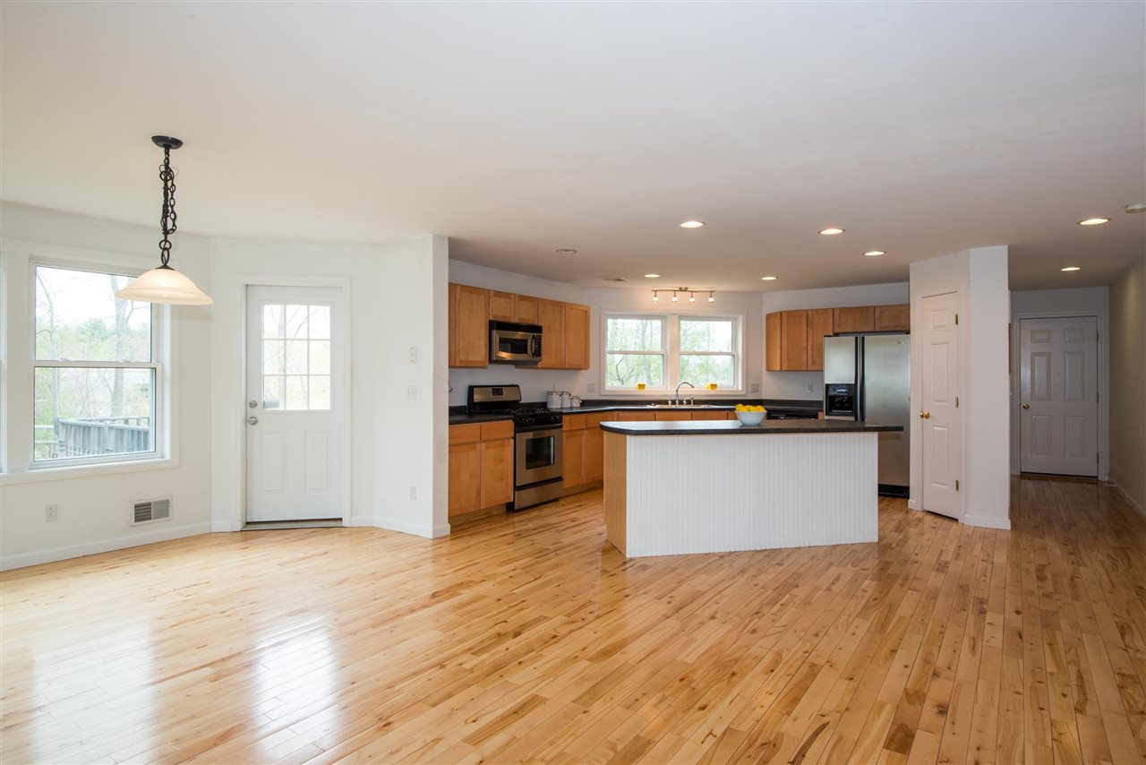 233 Walton Road Seabrook, NH 03874 - Photo 4 of 31