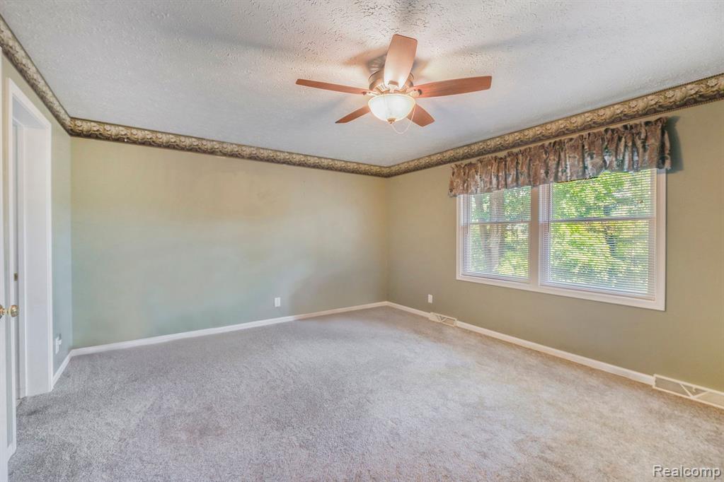 13599 South Horrell Road Fenton, MI 48430 - Photo 7 of 31