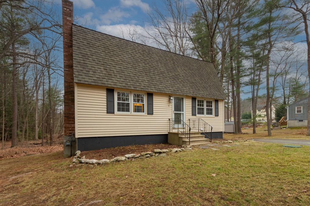 5 Peach Lane Townsend, MA 01469 - Photo 29 of 32 a front view of a house with a yard