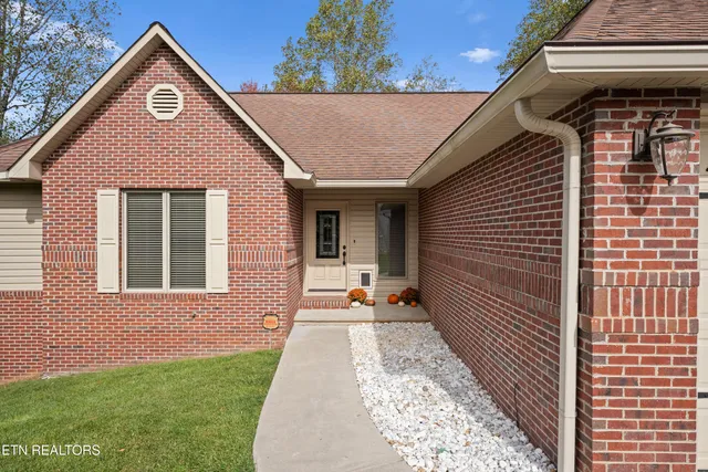 $699,900 | 407 Tecumseh Point, Loudon, TN 37774