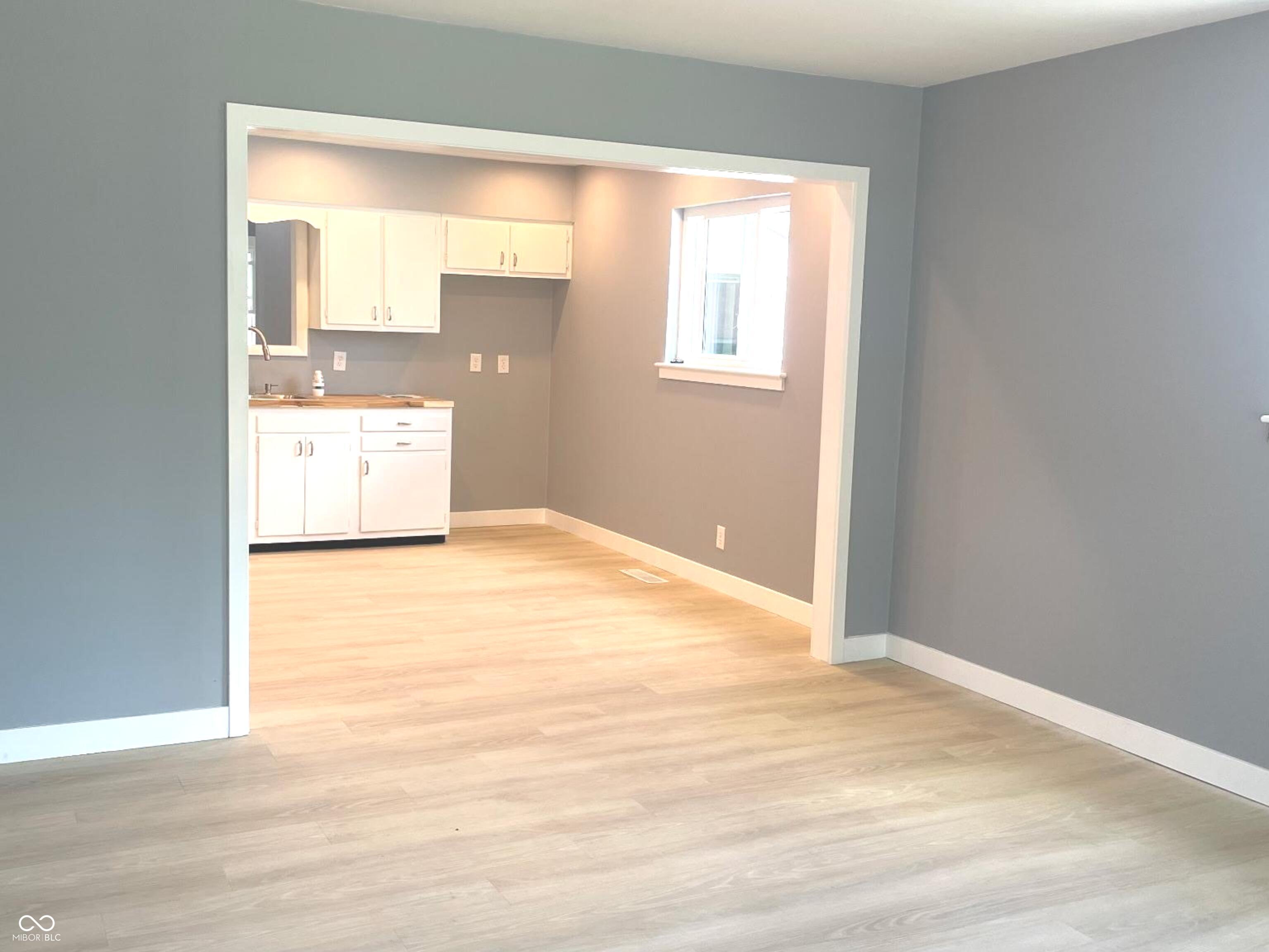 306 South Kenmore Road Indianapolis, IN 46219 - Photo 6 of 23 Gallery Image 6