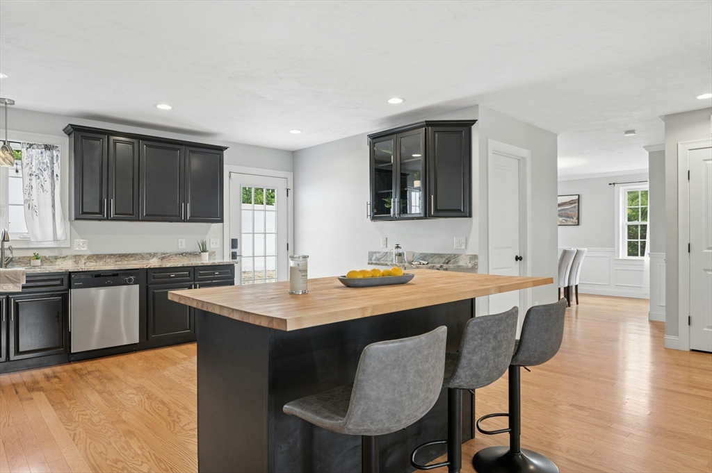 129 Derby Street Worcester, MA 01604 - Photo 13 of 41