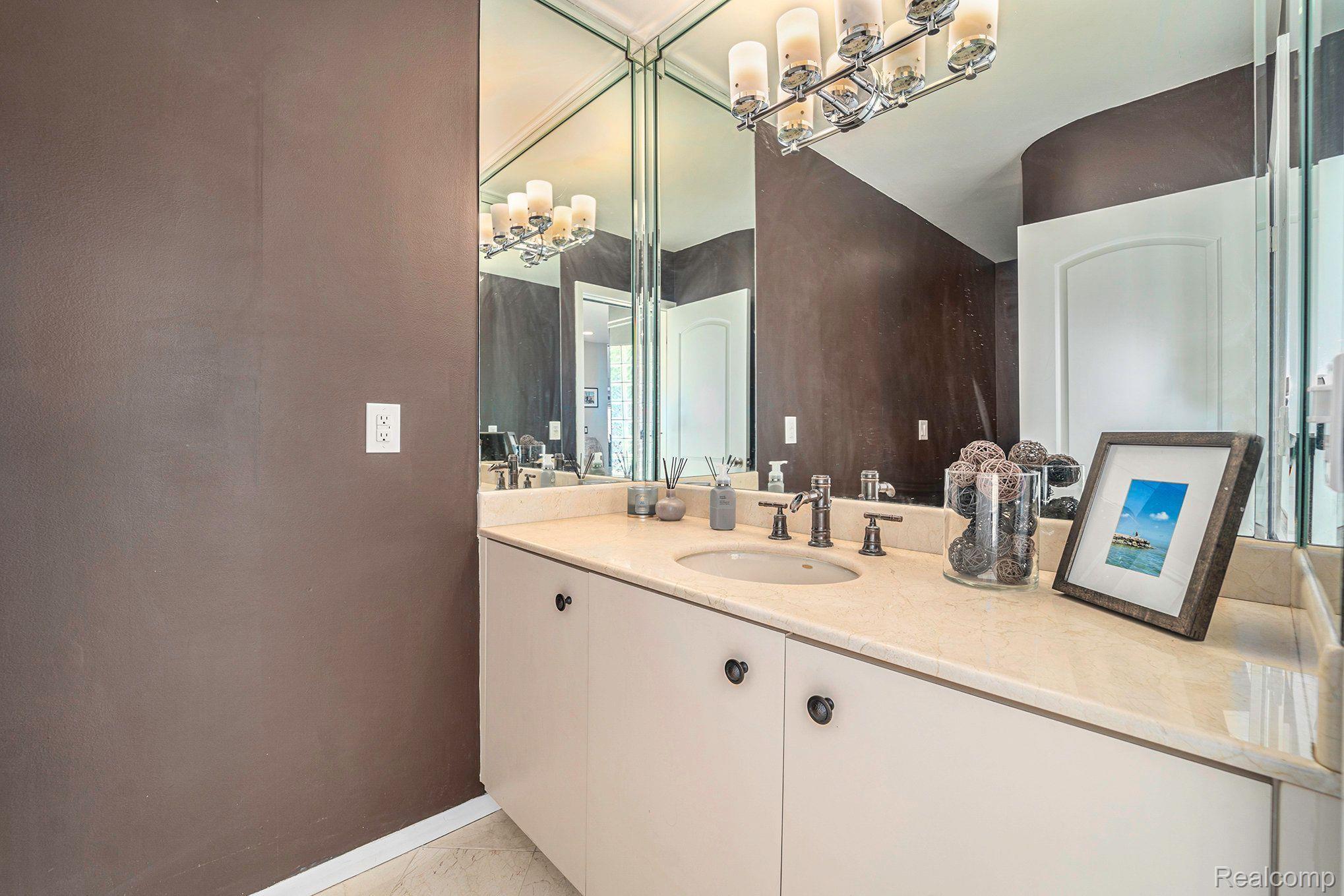 18201 Beverly Road Franklin, MI 48025 - Photo 27 of 46 Gallery Image 27