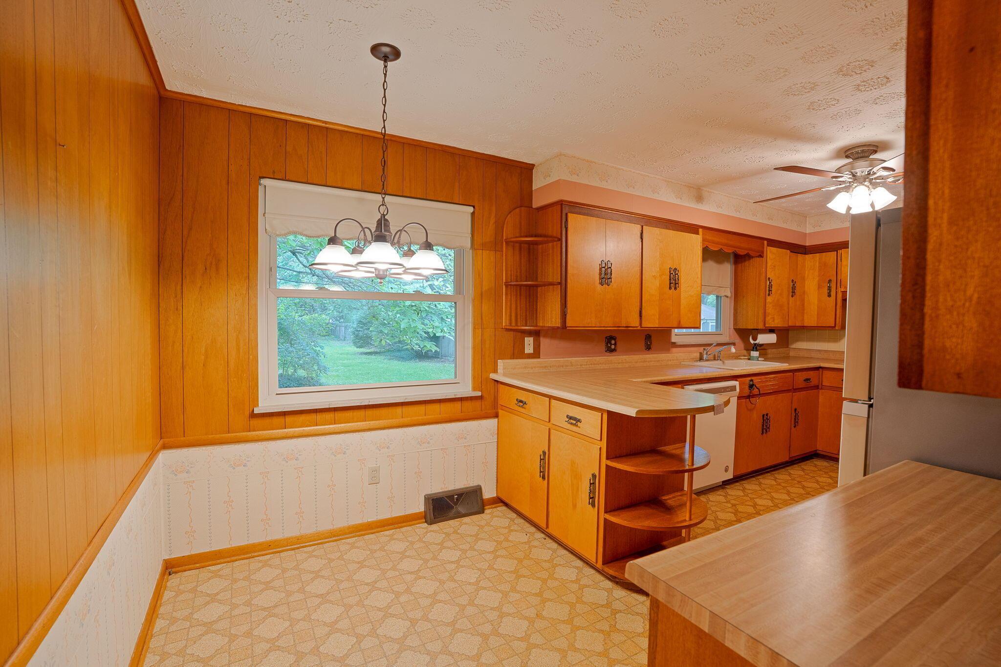 105 Hamilton Road Columbus, OH 43230 - Photo 9 of 35 9-web-or-mls-105 Hamilton Rd - 9