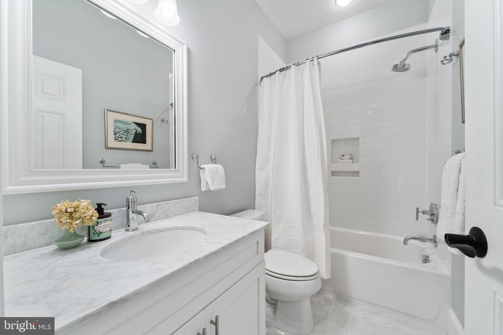 626 4th Street Northeast Washington, DC 20002 - Photo 20 of 43 Hall bathroom with tub