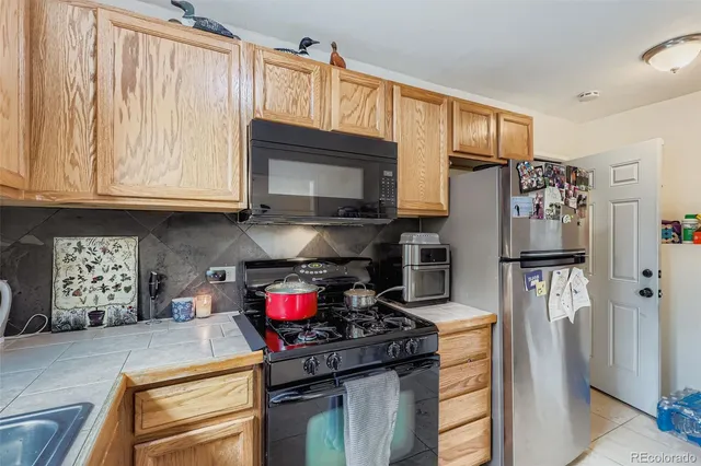 a view of a bedroom with washer and dryer