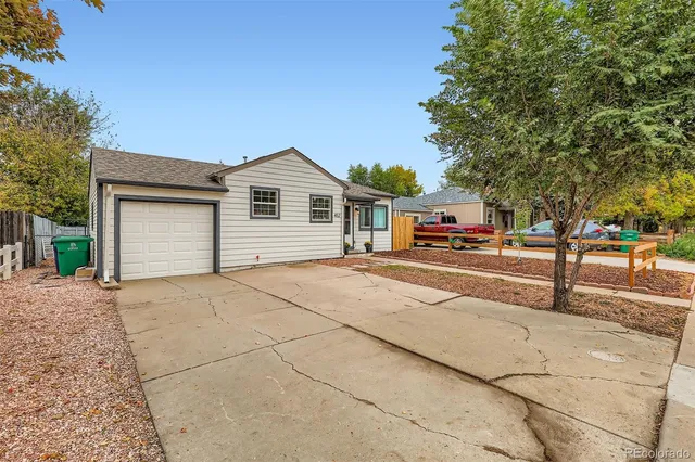 a house view with a outdoor space