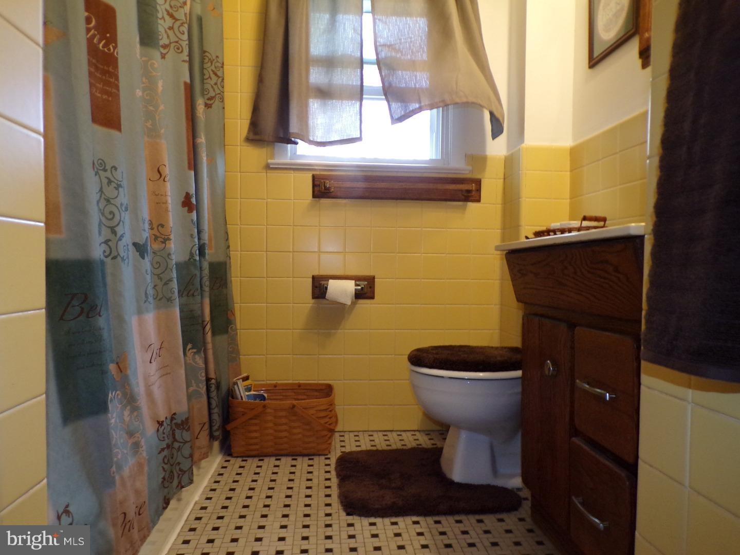 27 Melvin Road Telford, PA 18969 - Photo 14 of 20 Bathroom