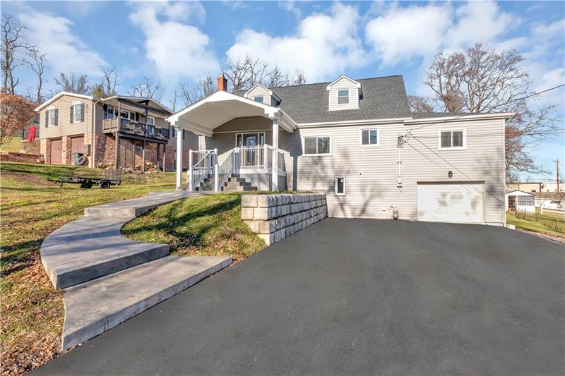 14 MacArthur Way McKees Rocks, PA 15136 - Photo 2 of 25