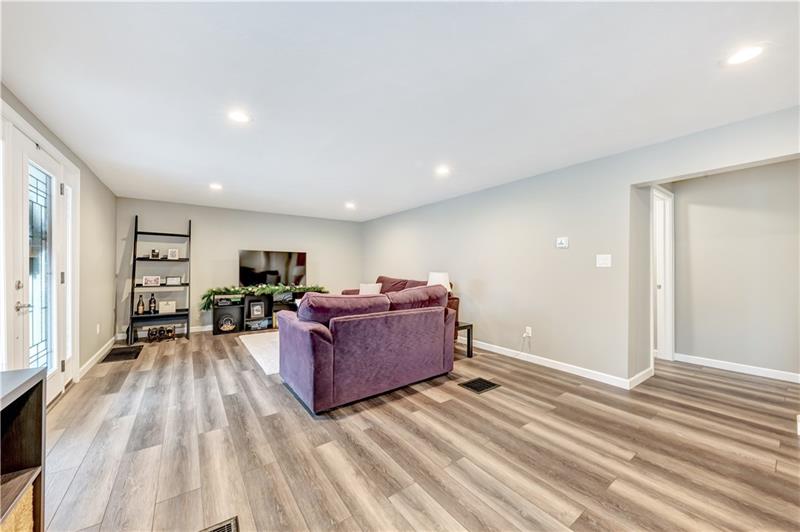 14 MacArthur Way McKees Rocks, PA 15136 - Photo 11 of 25