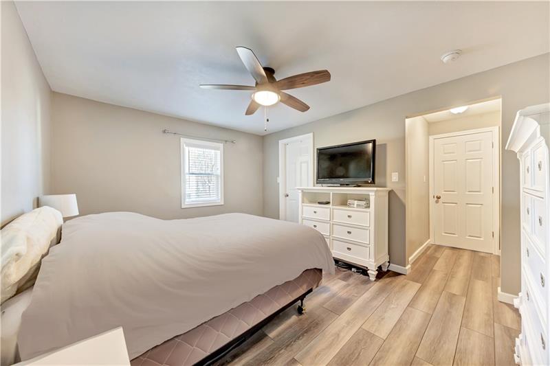 14 MacArthur Way McKees Rocks, PA 15136 - Photo 12 of 25