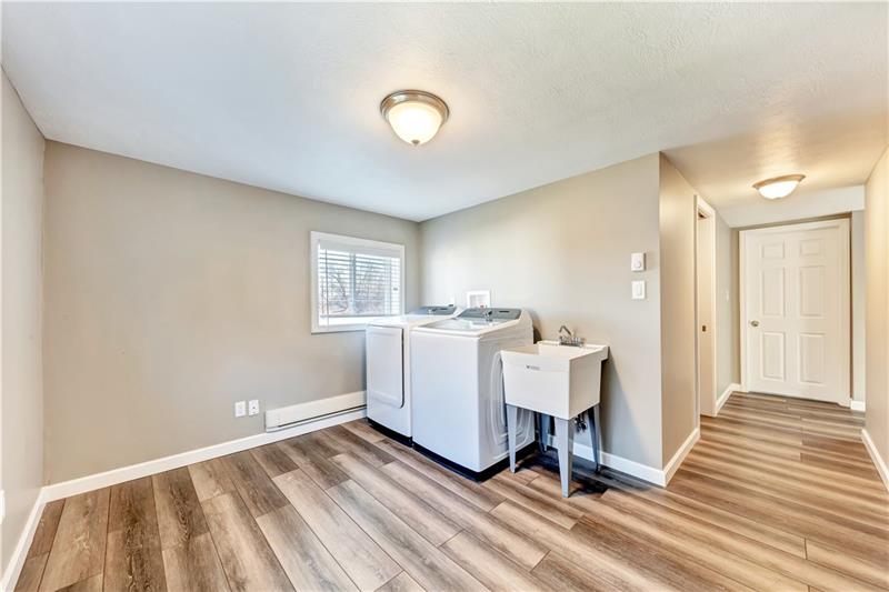 14 MacArthur Way McKees Rocks, PA 15136 - Photo 17 of 25