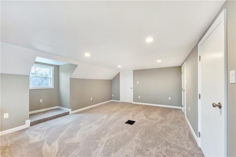 14 MacArthur Way McKees Rocks, PA 15136 - Photo 22 of 25