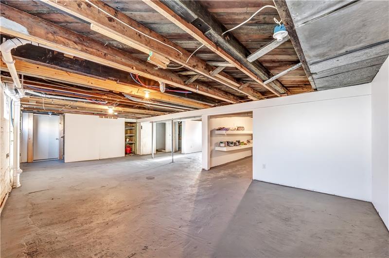 14 MacArthur Way McKees Rocks, PA 15136 - Photo 23 of 25