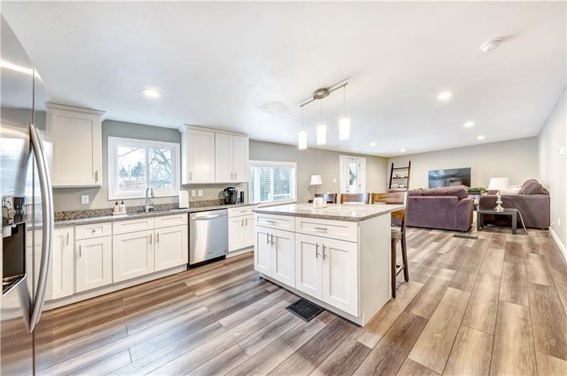 14 MacArthur Way McKees Rocks, PA 15136 - Photo 5 of 25