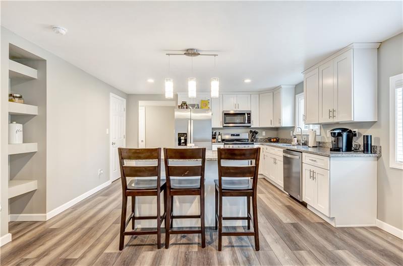 14 MacArthur Way McKees Rocks, PA 15136 - Photo 7 of 25