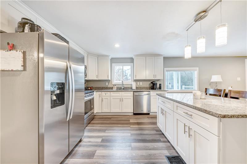 14 MacArthur Way McKees Rocks, PA 15136 - Photo 9 of 25