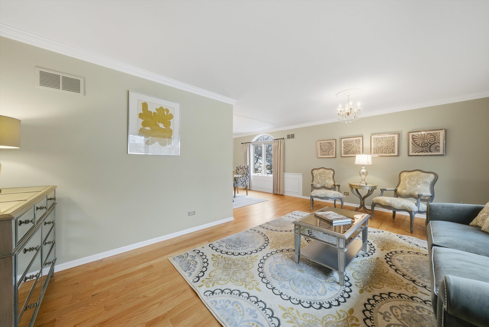 320 West Russell Street Barrington, IL 60010 - Photo 12 of 43 a living room with furniture and wooden floor