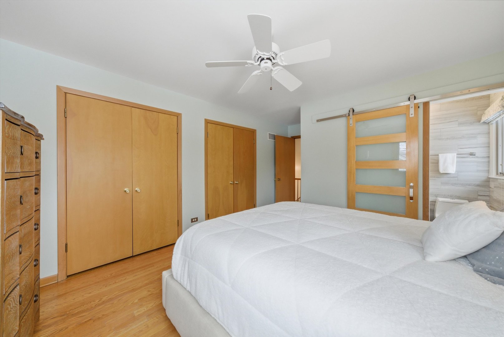 320 West Russell Street Barrington, IL 60010 - Photo 28 of 43 a spacious bedroom with a large bed and a chandelier