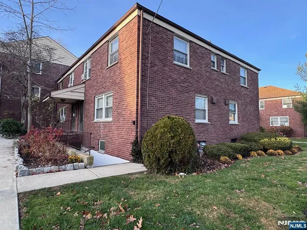 $2,500 | 2197 Center Avenue, Unit 197B, Fort Lee, NJ 07024