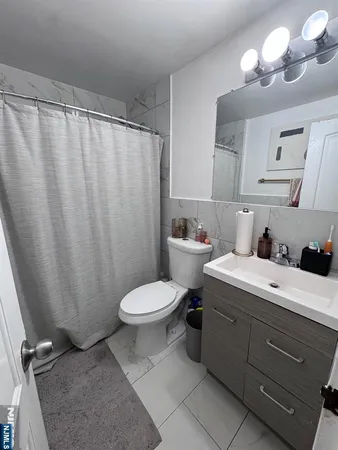 $2,500 | 2197 Center Avenue, Unit 197B, Fort Lee, NJ 07024