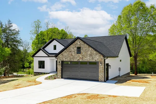 $499,000 | 2404 Twin Lake Drive, Bedford, VA 24523