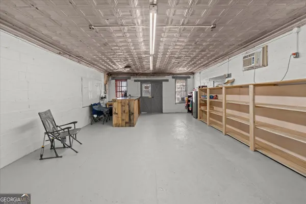 a view of livingroom with furniture
