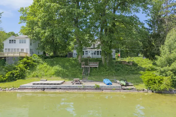 $850,000 | 68270 North Shore Drive, Edwardsburg, MI 49112