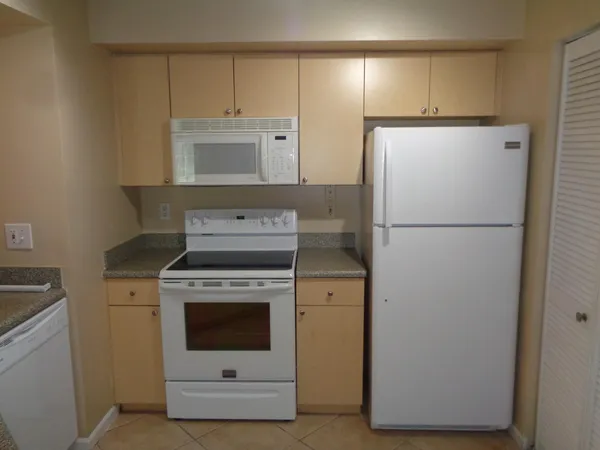 $1,800 | 3627 Northwest Adriatic Lane, Unit 106, Jensen Beach, FL 34957