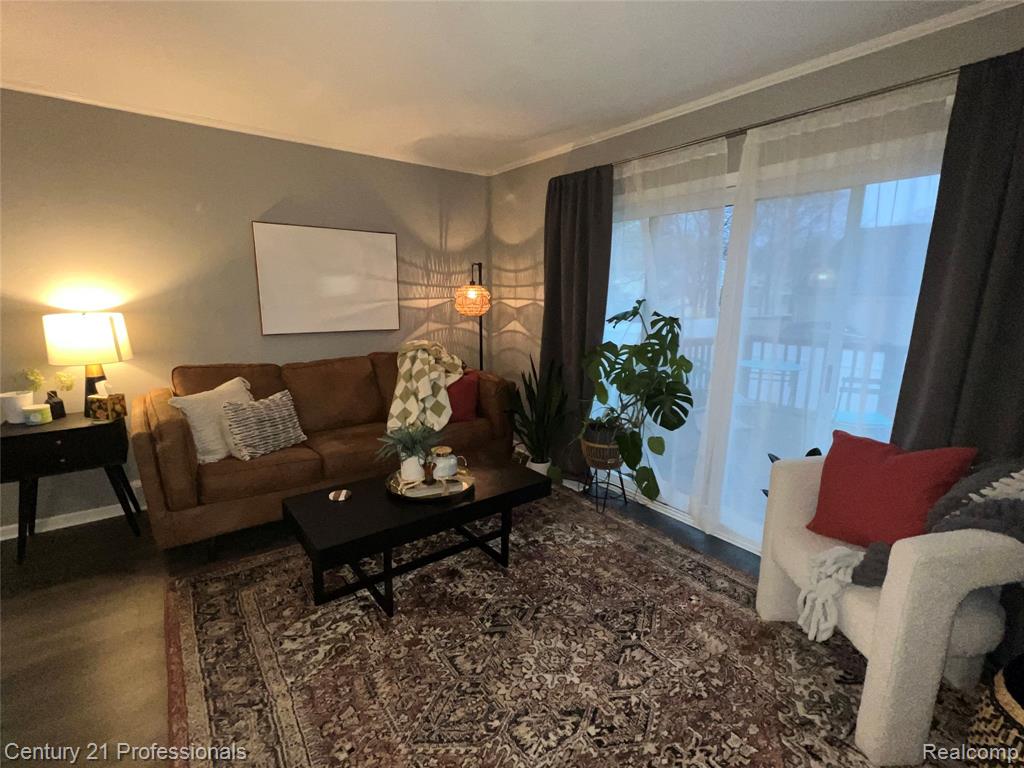 95 Walnut Boulevard Rochester, MI 48307 - Photo 2 of 15