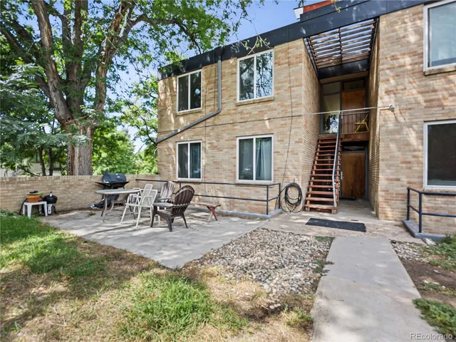 a wooden bench sitting in front of a house