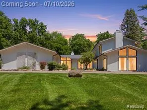 $814,900 | 670 West Snell Road, Rochester, MI 48306