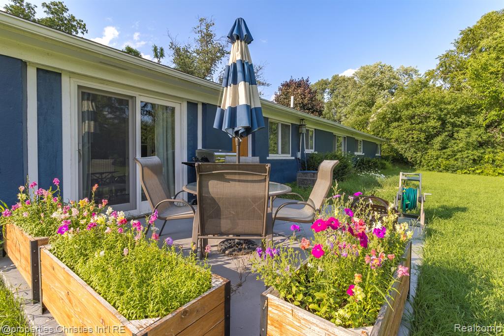 176 Barrington Road Bloomfield Hills, MI 48302 - Photo 4 of 41