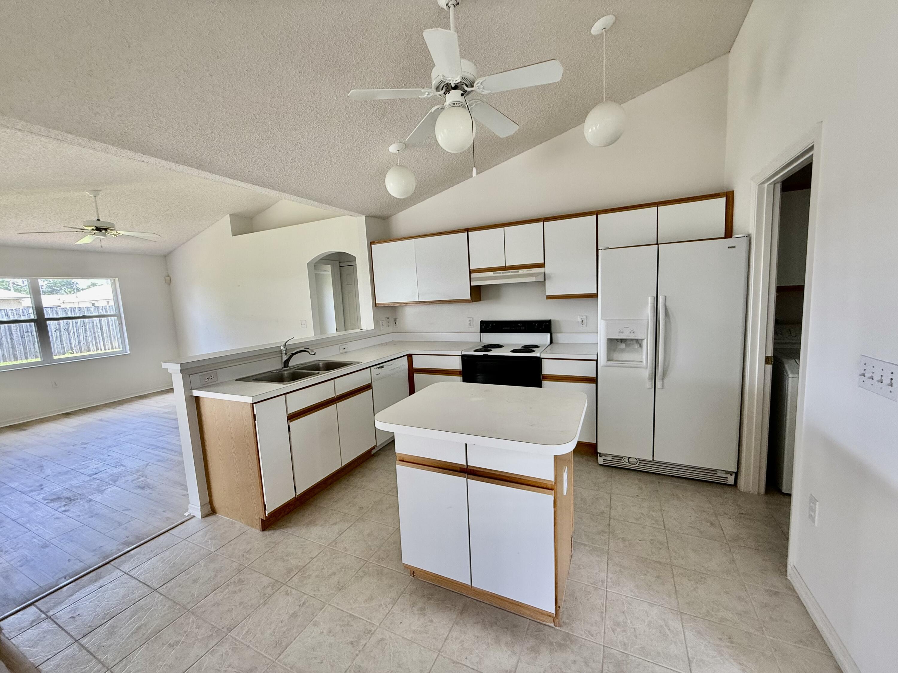 3259 Southeast W Snow Road Port St. Lucie, FL 34984 - Photo 12 of 24 Kitchen