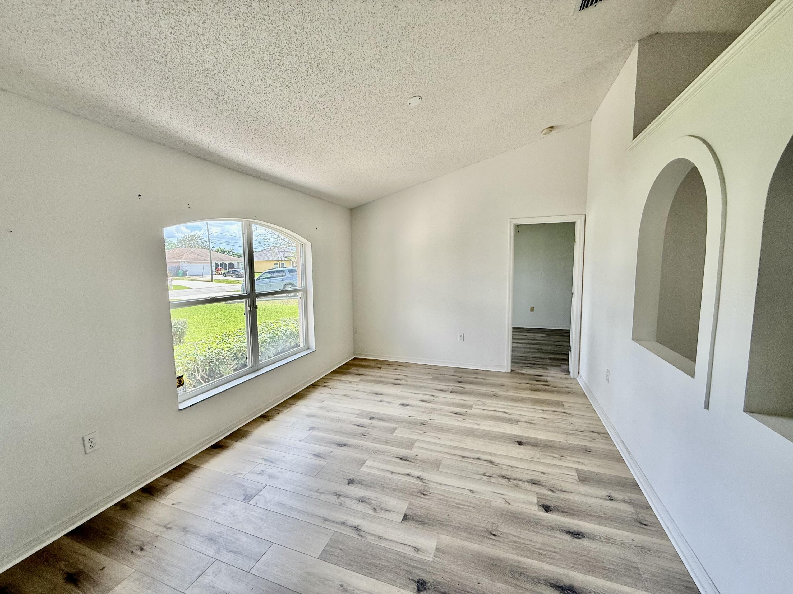 3259 Southeast W Snow Road Port St. Lucie, FL 34984 - Photo 22 of 24 Living Room