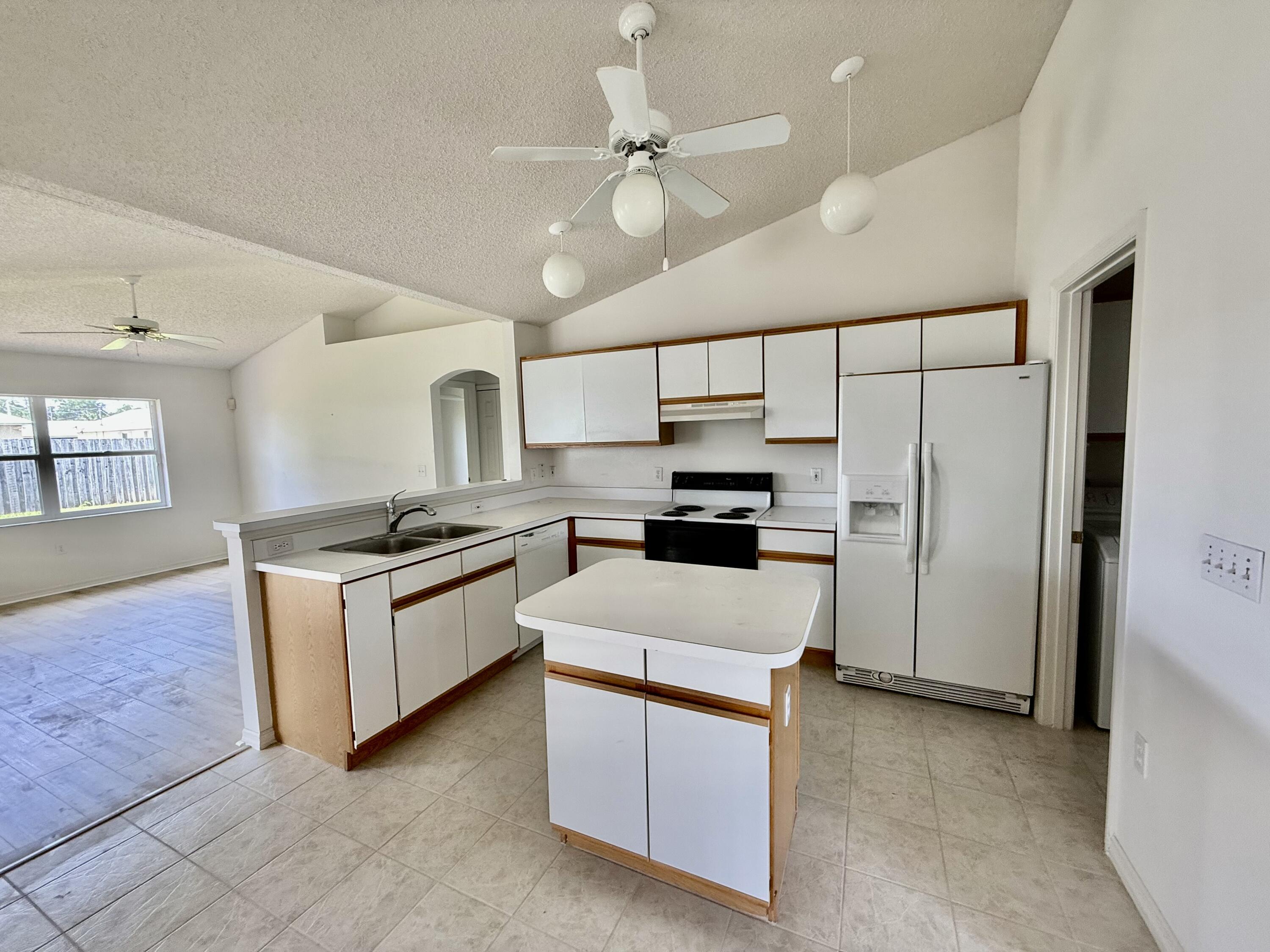 3259 Southeast W Snow Road Port St. Lucie, FL 34984 - Photo 3 of 24 Kitchen