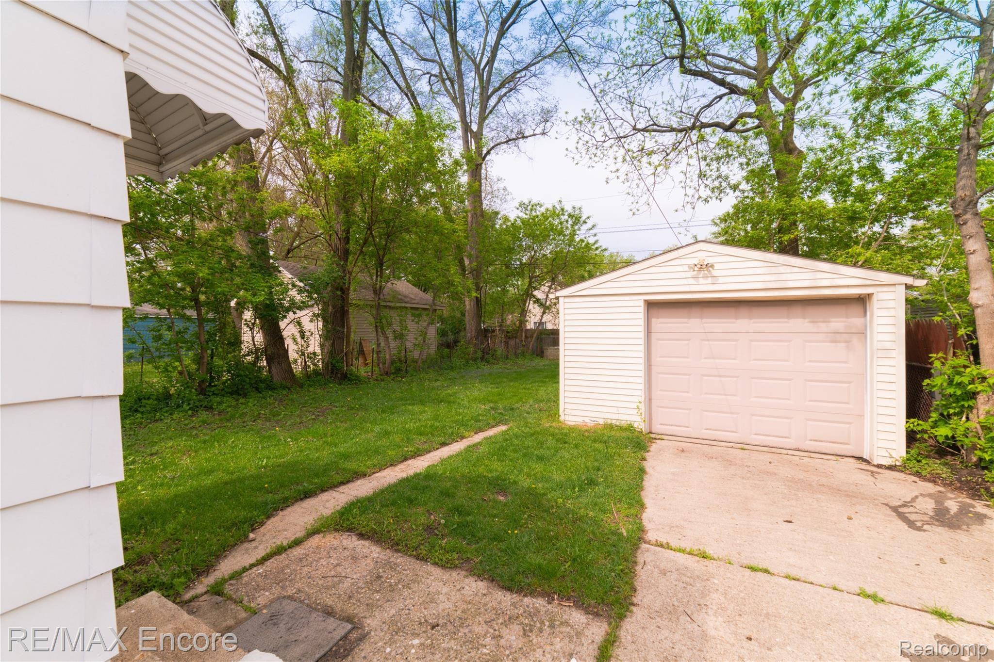 21187 Rensselaer Street Farmington, MI 48336 - Photo 17 of 21 21187 Rensselaer-17.jpg