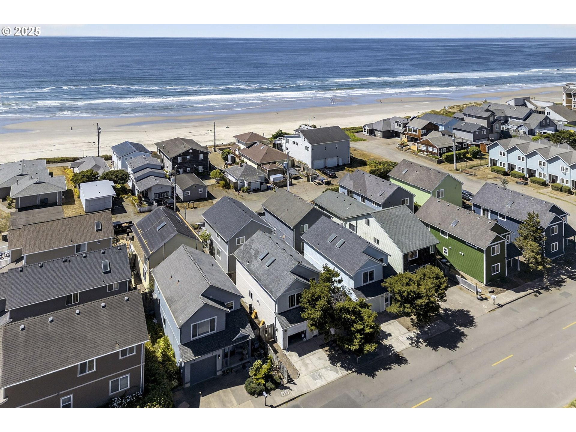 929 Northwest Spring Street Newport, OR 97365 - Photo 42 of 46 an aerial view of multiple house