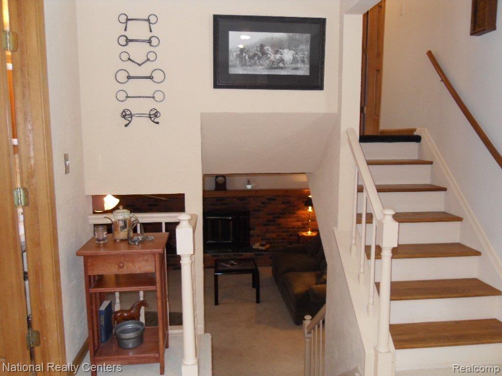 1544 Avon Circle West Rochester, MI 48309 - Photo 9 of 25 SDC11846