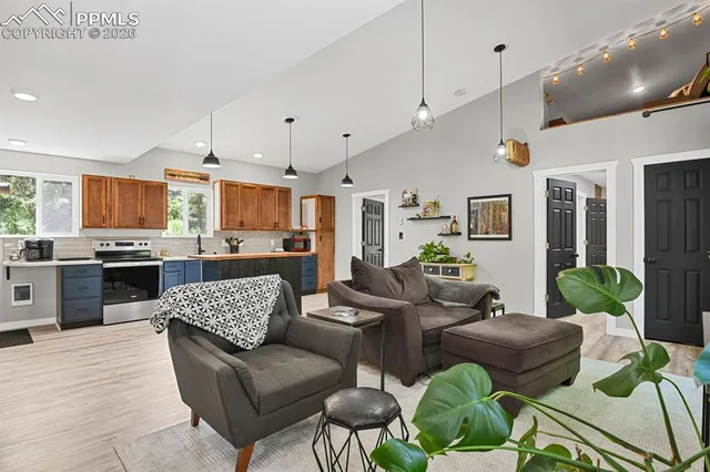 $799,000 | 4540 Fountain Avenue, Cascade, CO 80809