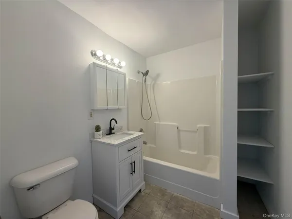 $2,000 | 1000 9th Street, Unit H61, Greenport, NY 11944