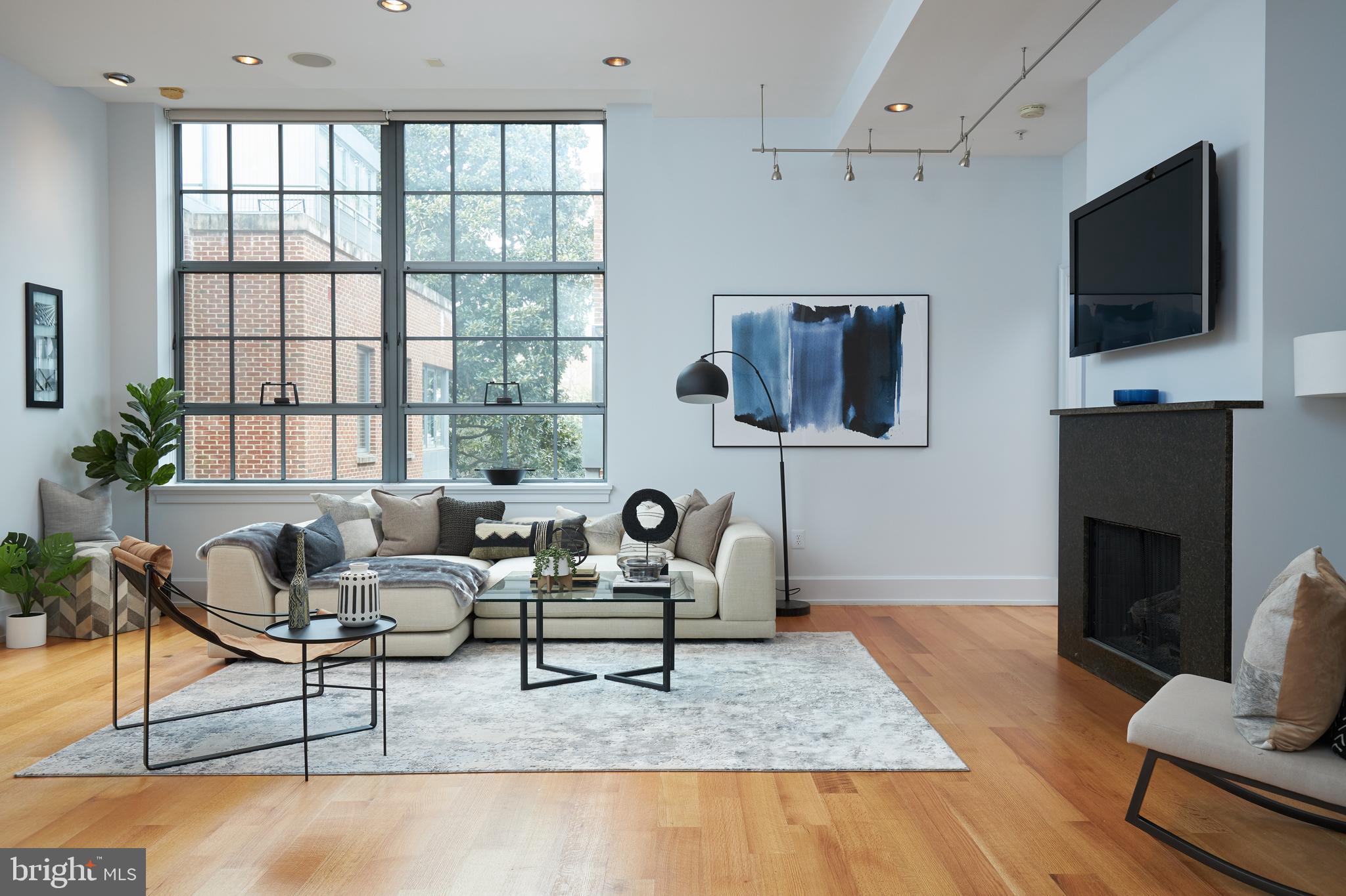 2516 Q Street Northwest, Unit Q202 Washington, DC 20007 - Photo 2 of 28 Fantastic Natural Light