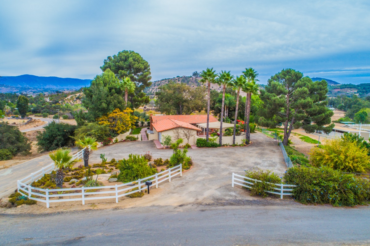 30673 Andreen Road Valley Center, CA 92082 - Photo 2 of 24