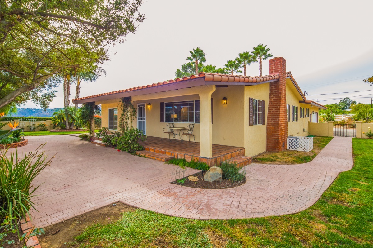 30673 Andreen Road Valley Center, CA 92082 - Photo 3 of 24