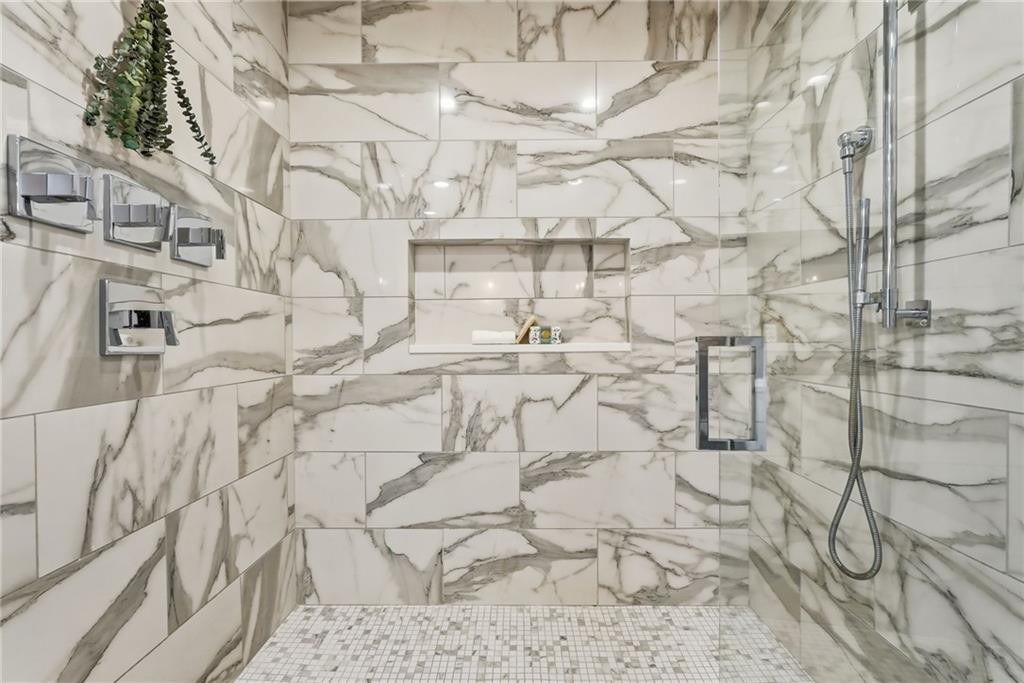 5742 Fifth Avenue, Unit 304 Pittsburgh, PA 15232 - Photo 22 of 32 a dirty view of a pathway