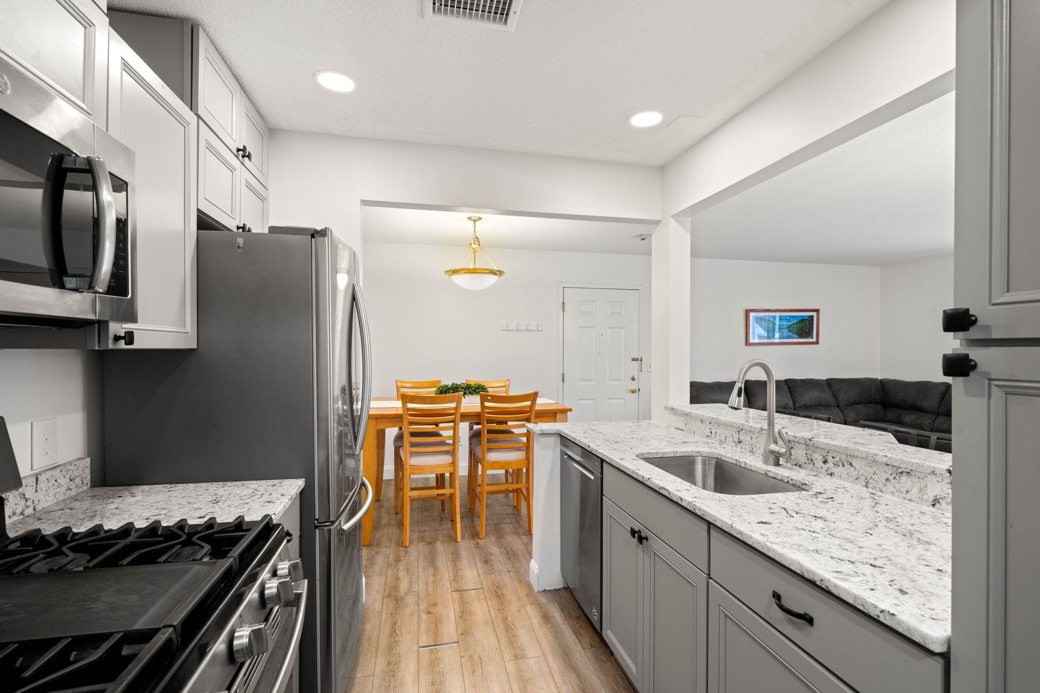 5 Bernards Road, Unit 25 Merrimack, NH 03054 - Photo 6 of 35 Gallery Image 6