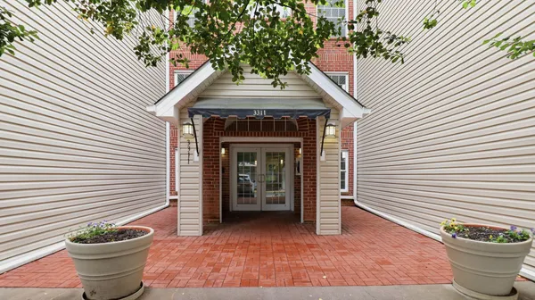 $389,900 | 3311 Wyndham Circle, Unit 2202, Alexandria, VA 22302